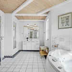 Stunning In With Sauna Nyaraló *