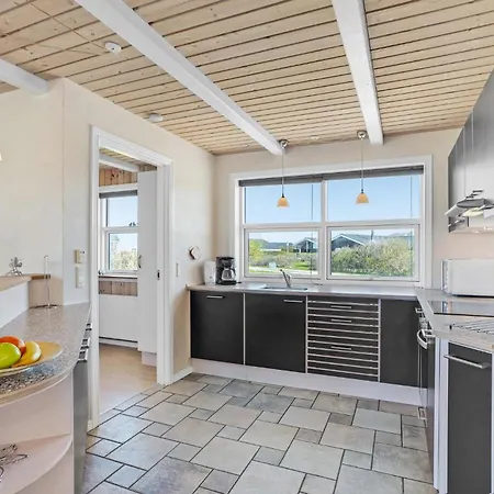 Beautiful In With 4 Bedrooms, Sauna And Wifi