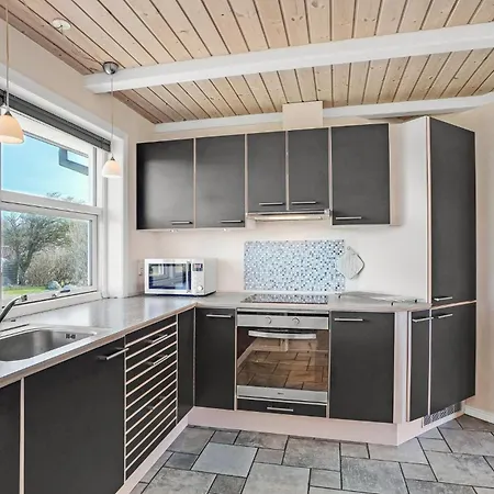 Beautiful In With 4 Bedrooms, Sauna And Wifi